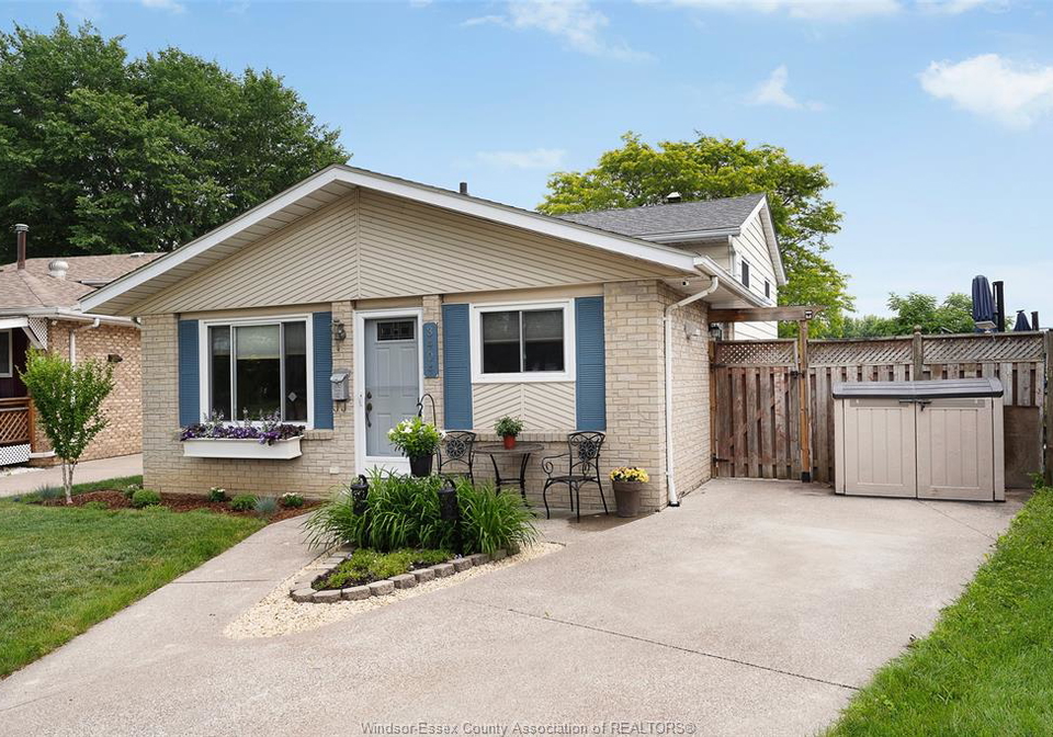 3404-hemlock-windsor-ontario-26014132