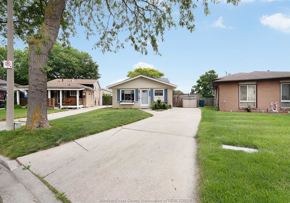 3404-hemlock-windsor-ontario-26014132