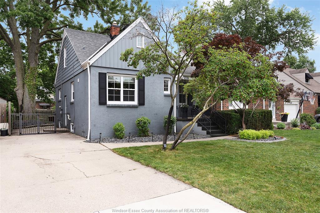 2326-gladstone-avenue-windsor-ontario-26014133