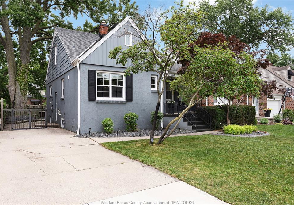 2326-gladstone-avenue-windsor-ontario-26014133