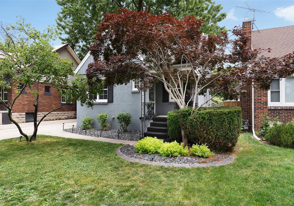 2326-gladstone-avenue-windsor-ontario-26014133