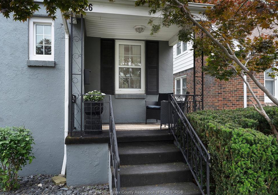 2326-gladstone-avenue-windsor-ontario-26014133