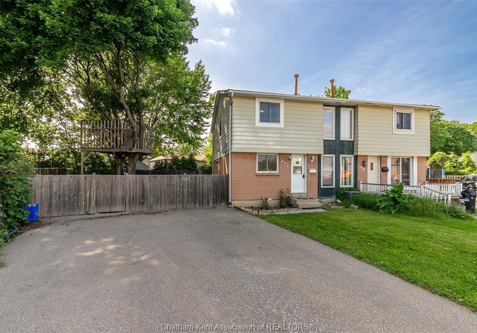 431-cardiff-place-sarnia-ontario-26014139