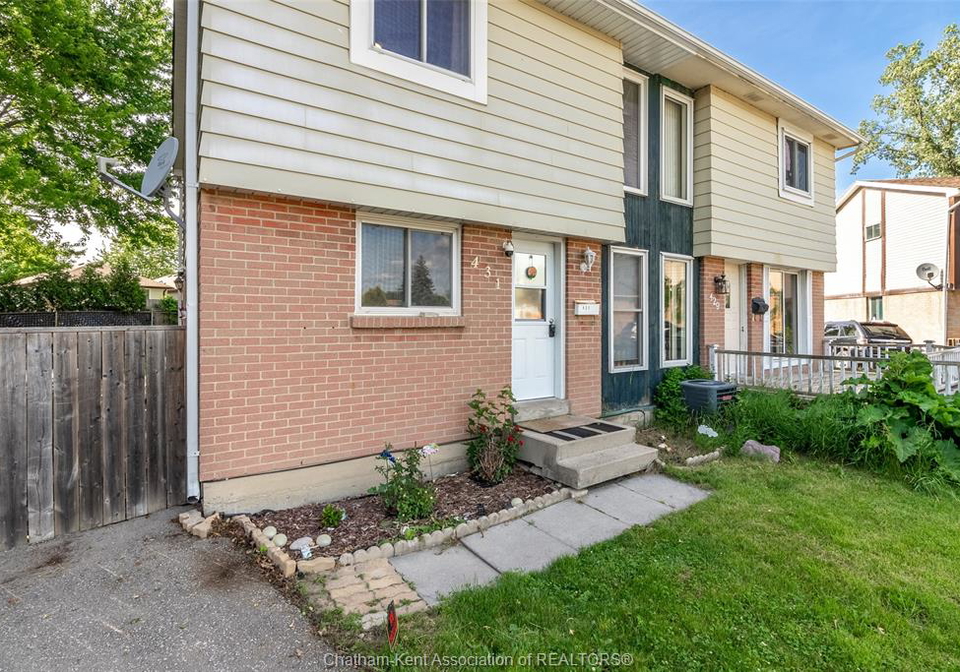 431-cardiff-place-sarnia-ontario-26014139