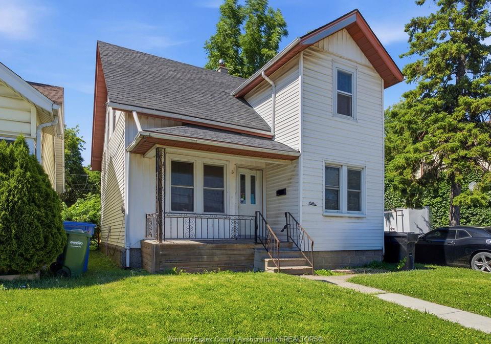 1596-college-windsor-ontario-26014140