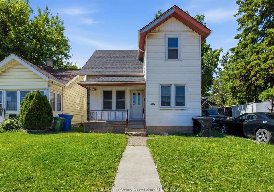 1596-college-windsor-ontario-26014140
