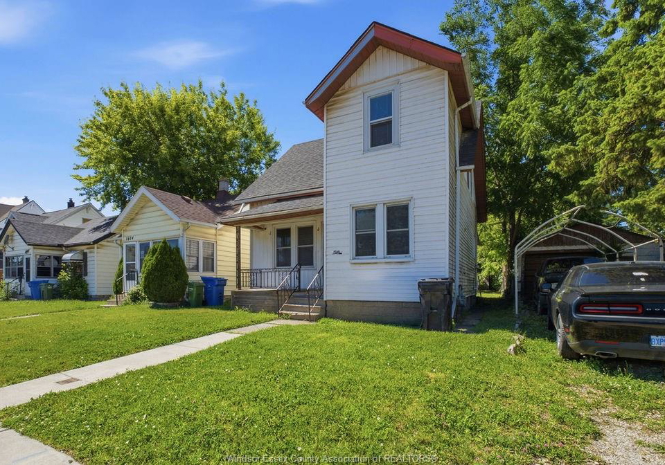 1596-college-windsor-ontario-26014140
