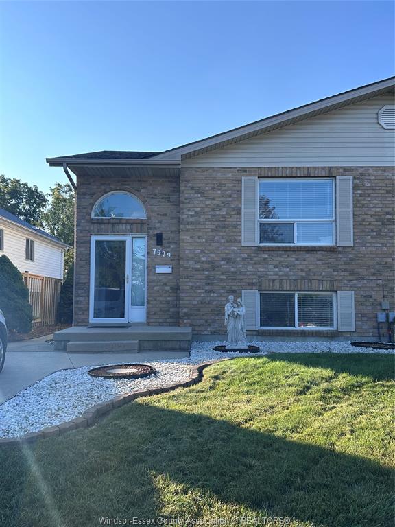 7929-hawthorne-drive-windsor-ontario-26014165