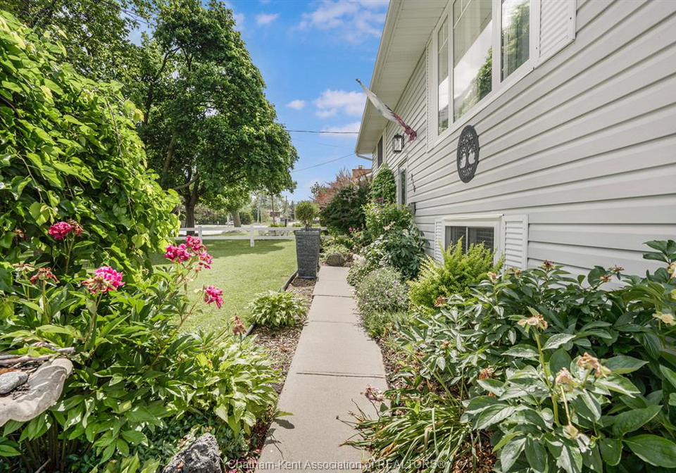 210-chatham-street-north-blenheim-ontario-26014176