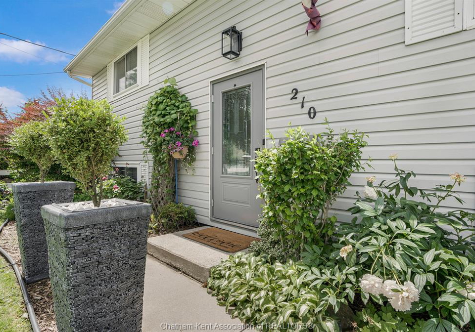 210-chatham-street-north-blenheim-ontario-26014176