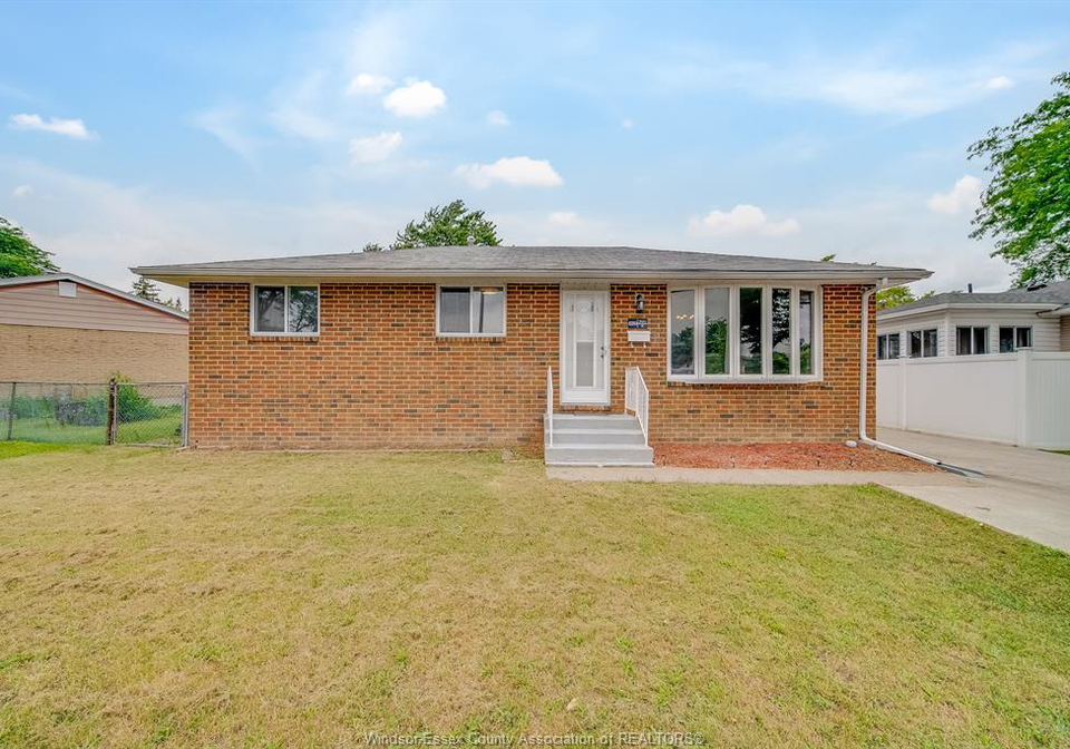 5210-queen-elizabeth-drive-windsor-ontario-26014186