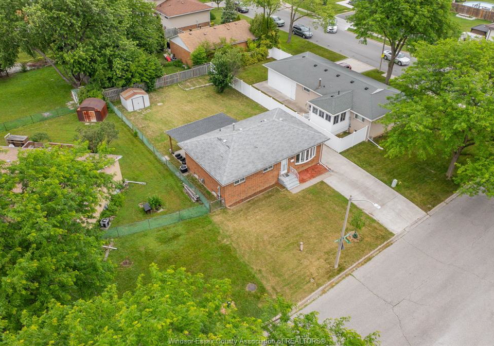 5210-queen-elizabeth-drive-windsor-ontario-26014186
