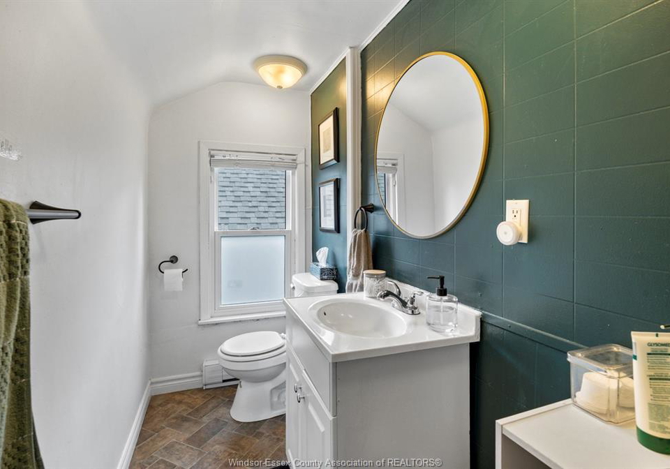 1130-langlois-windsor-ontario-26014197