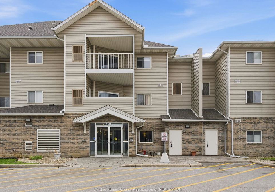 1390-lauzon-road-windsor-ontario-26014216