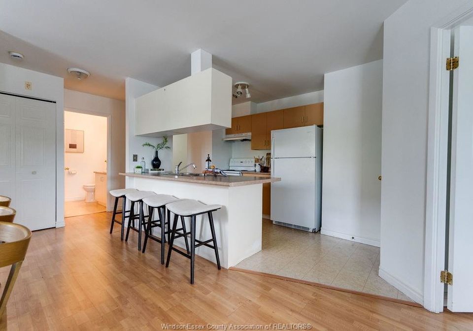 1390-lauzon-road-windsor-ontario-26014216