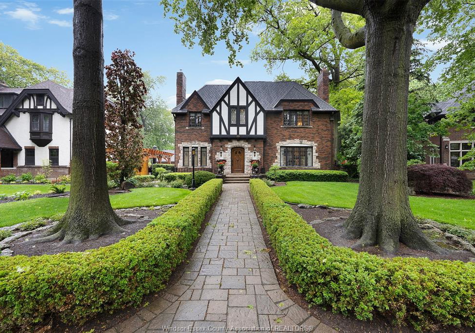 2032-willistead-crescent-windsor-ontario-26014217
