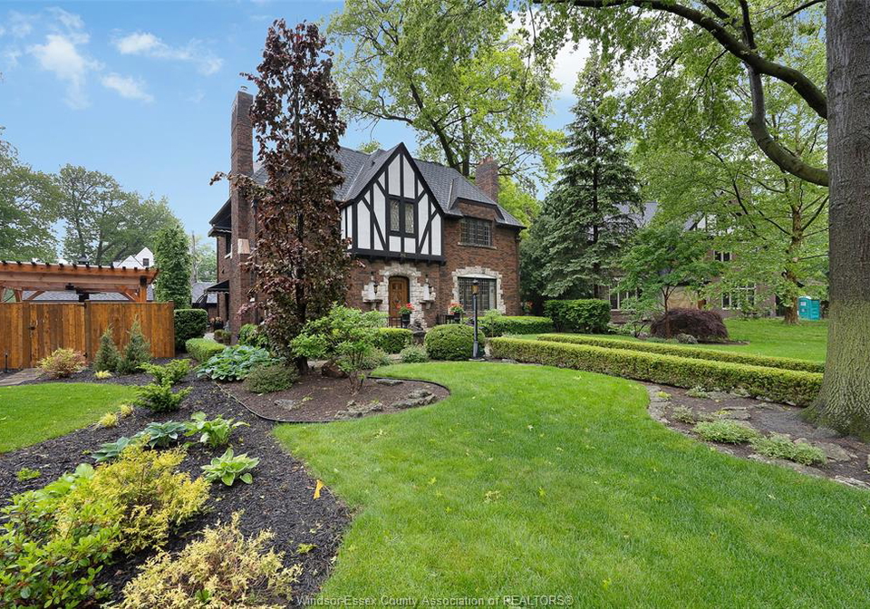 2032-willistead-crescent-windsor-ontario-26014217