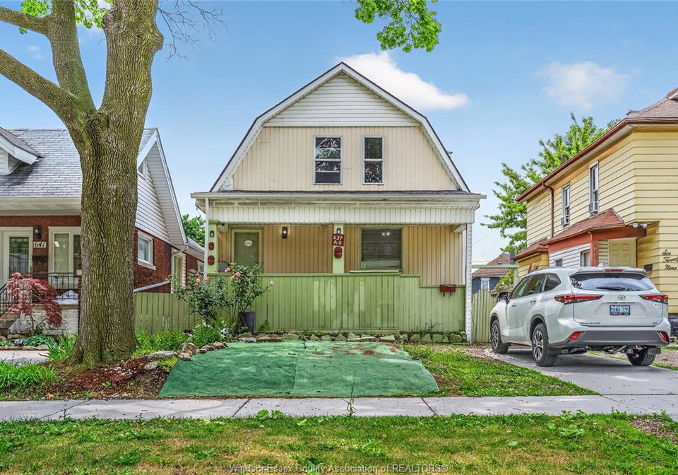 637-cameron-windsor-ontario-26014225