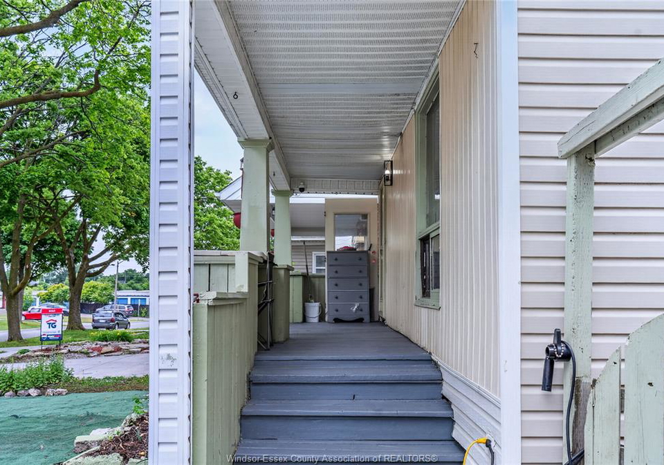 637-cameron-windsor-ontario-26014225