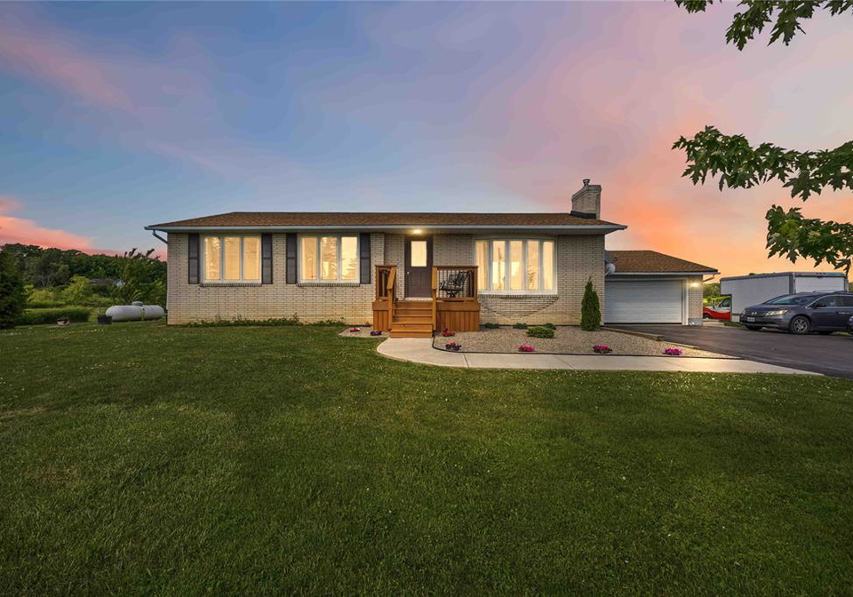 2380-plank-road-petrolia-ontario-26014226