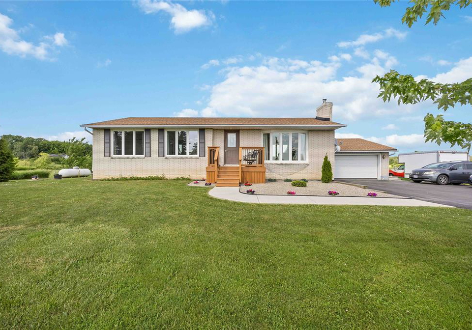 2380-plank-road-petrolia-ontario-26014226