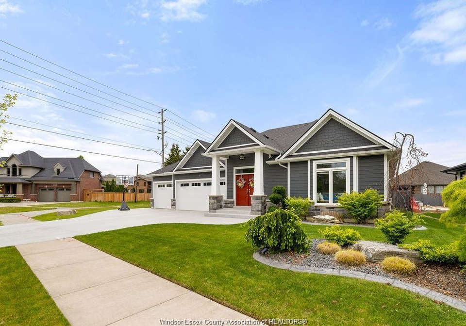 6072-silver-maple-lasalle-ontario-26014250
