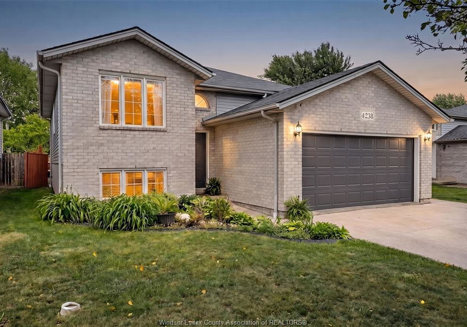 4238-sharon-windsor-ontario-26014255