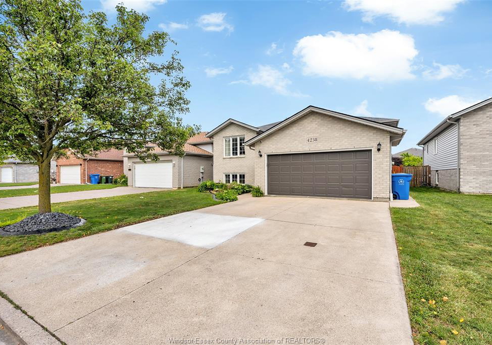4238-sharon-windsor-ontario-26014255