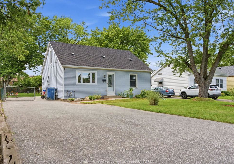 1305-shawnee-road-tecumseh-ontario-26014261