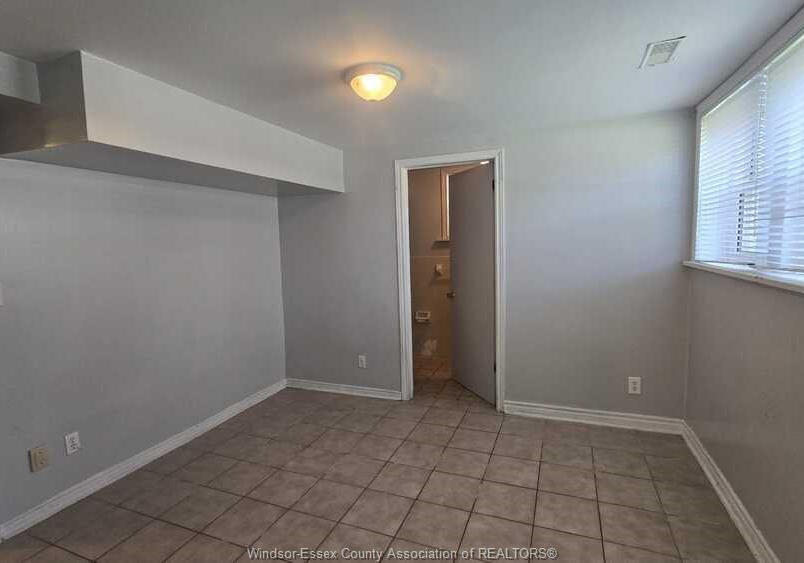 805-giles-boulevard-east-windsor-ontario-26014274