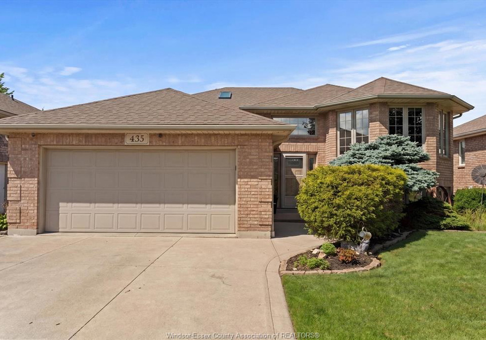435-fields-avenue-lasalle-ontario-26014310