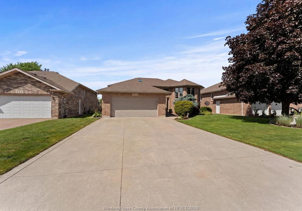 435-fields-avenue-lasalle-ontario-26014310