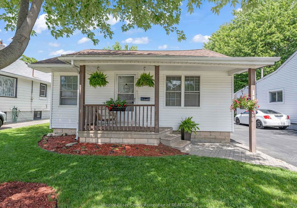 1196-curry-avenue-windsor-ontario-26014324