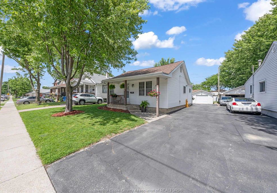 1196-curry-avenue-windsor-ontario-26014324