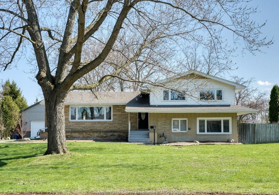326-centre-street-essex-ontario-26014327