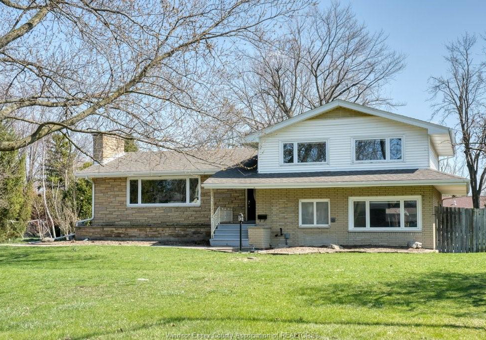 326-centre-street-essex-ontario-26014327