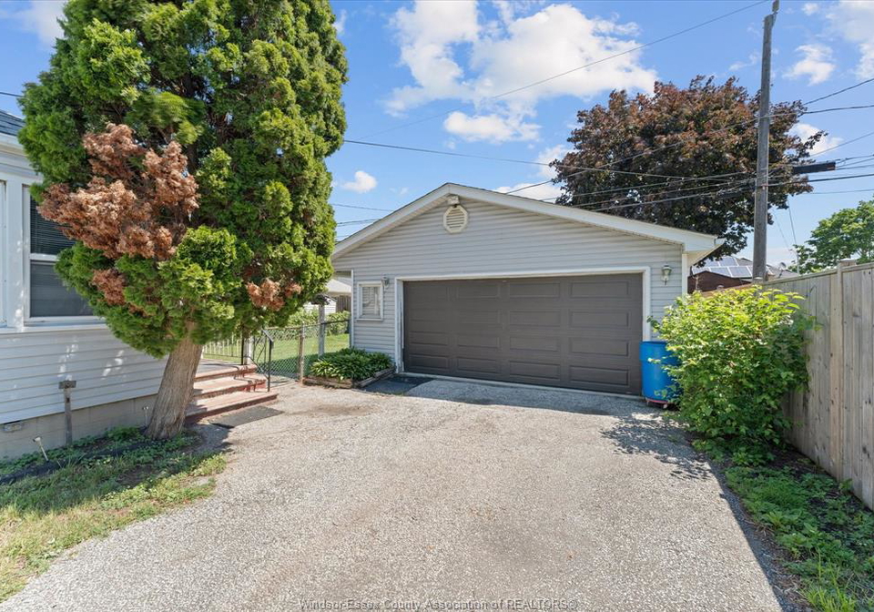 964-eastlawn-avenue-windsor-ontario-26014333