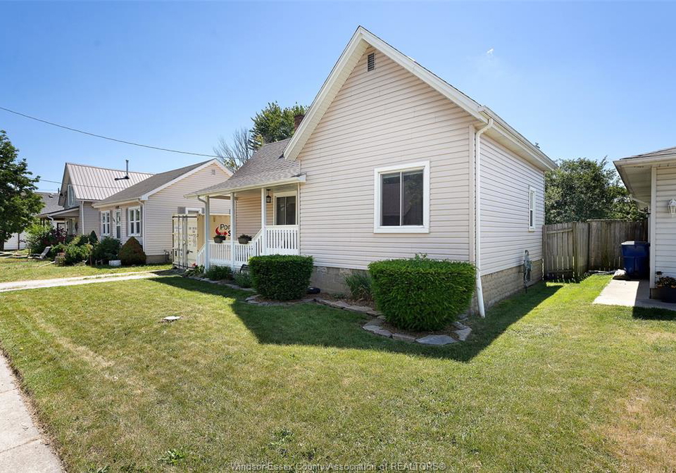 208-patteson-avenue-chatham-ontario-26014344