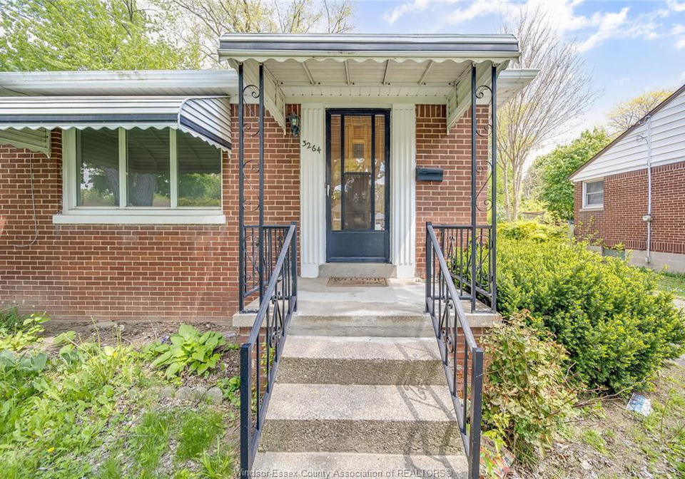 3264-dominion-boulevard-windsor-ontario-26014348