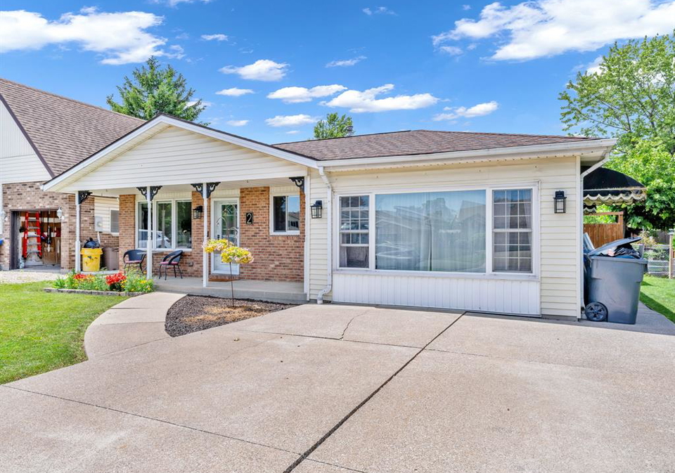 2-earl-court-essex-ontario-26014353