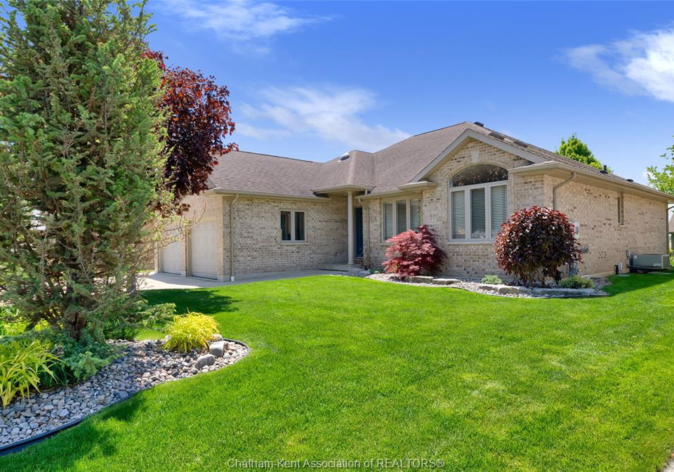 19-stonegate-walk-chatham-ontario-26014360