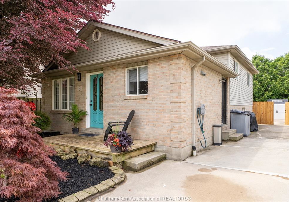 8-hampton-court-chatham-ontario-26014369