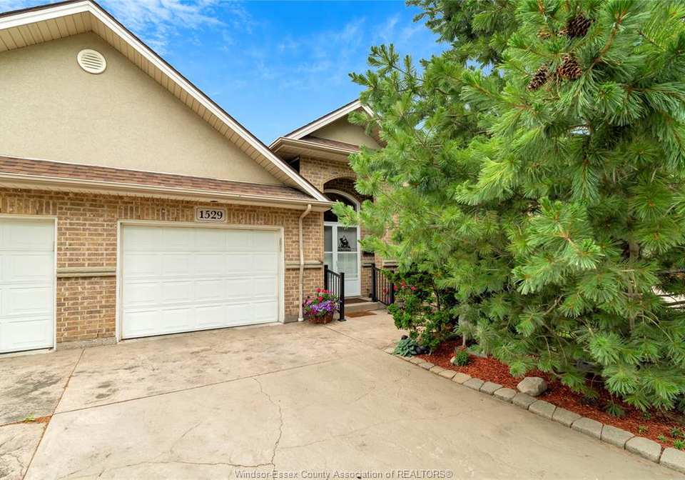 1529-chateau-windsor-ontario-26014377