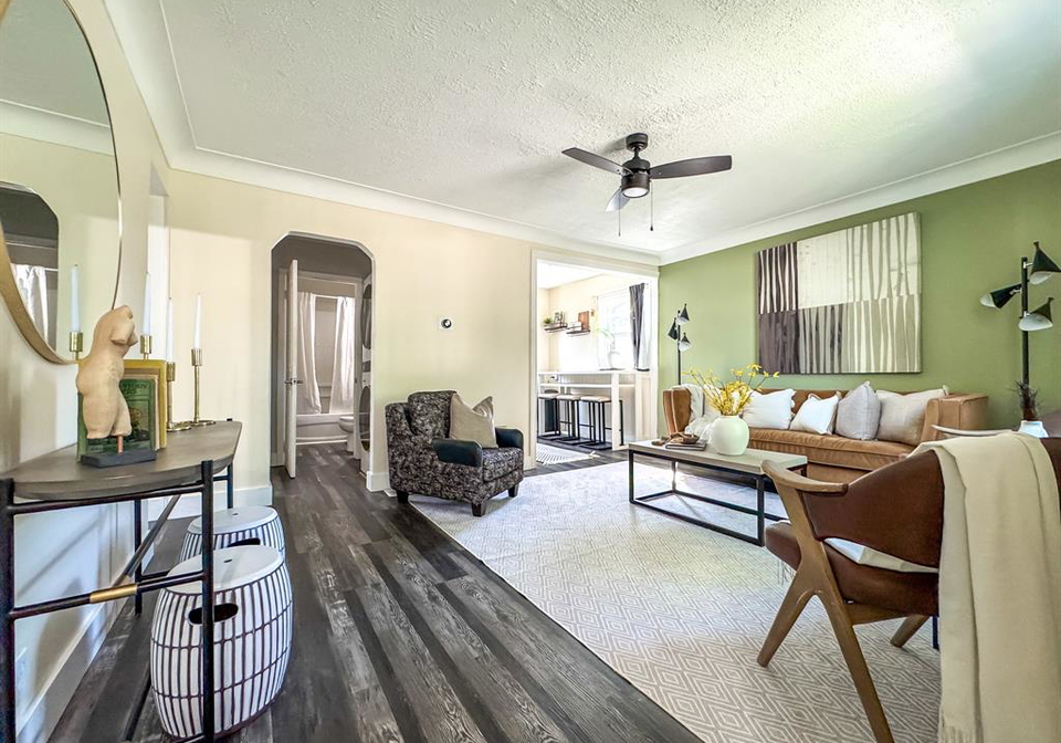 2392-louis-windsor-ontario-26014386