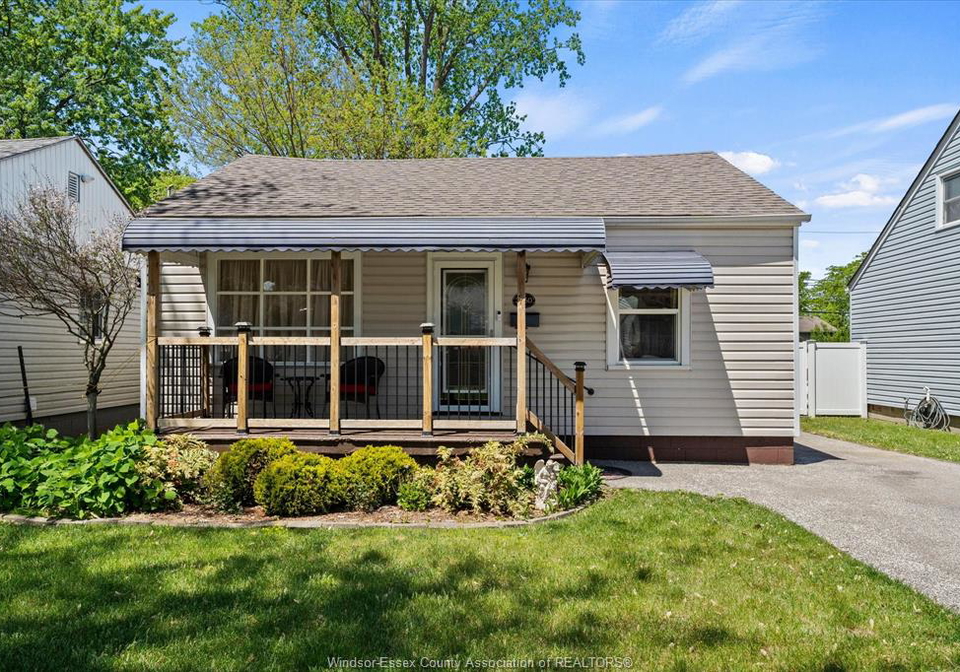 3560-barrymore-windsor-ontario-26014395