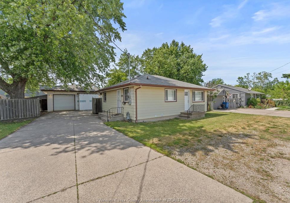 2035-penang-lane-windsor-ontario-26014407