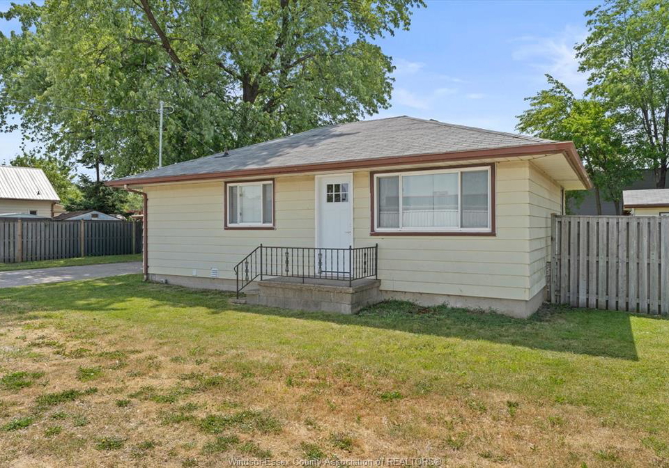 2035-penang-lane-windsor-ontario-26014407