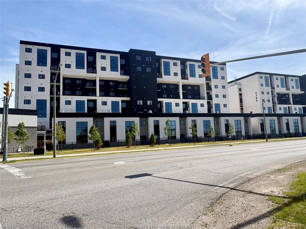 4400-laurier-parkway-lasalle-ontario-26014414
