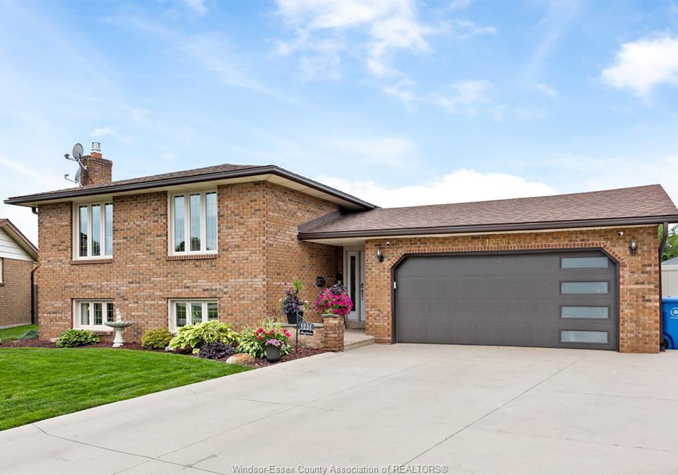 1251-huntwick-place-lasalle-ontario-26014415