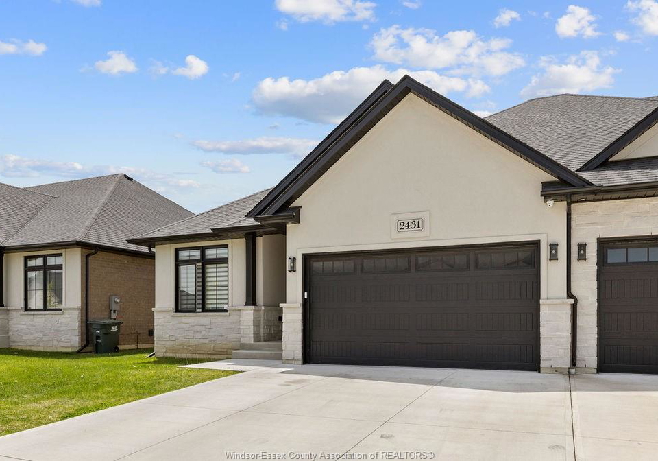 2431-barkley-avenue-windsor-ontario-26014421